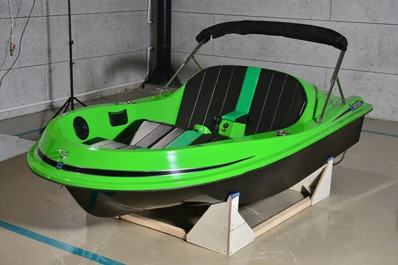 Купить мини лодку. Электрическая лодка e-Motion. Emotion лодка электрическая. Лодка Триера 420 с электромотором. Электрическая лодка go-Float Vortex.