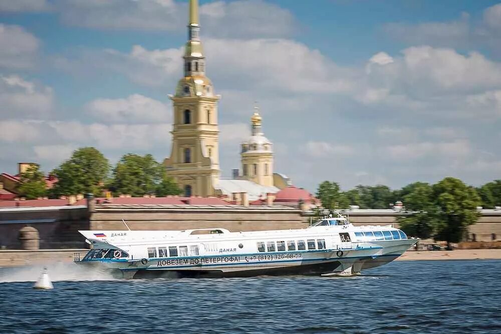 Петербург петергоф метеор цена билета. Метеор Санкт-Петербург Петергоф. Метеор в Петергоф. Теплоход Петергоф Санкт-Петербург. Метеор из Петергофа в Санкт-Петербург.