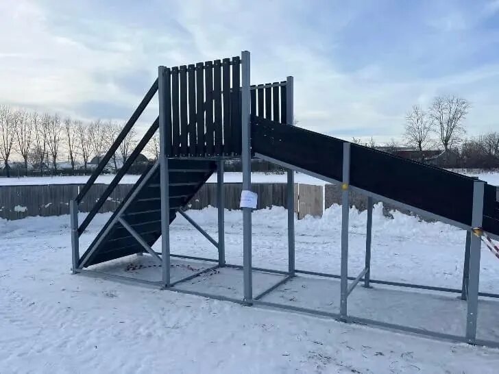 Ледяная горка. Ледяные городки в стерлитамаке. Горки в стерлитамаке. Горсовет уфа ледяные горки. Башкирия зимой.