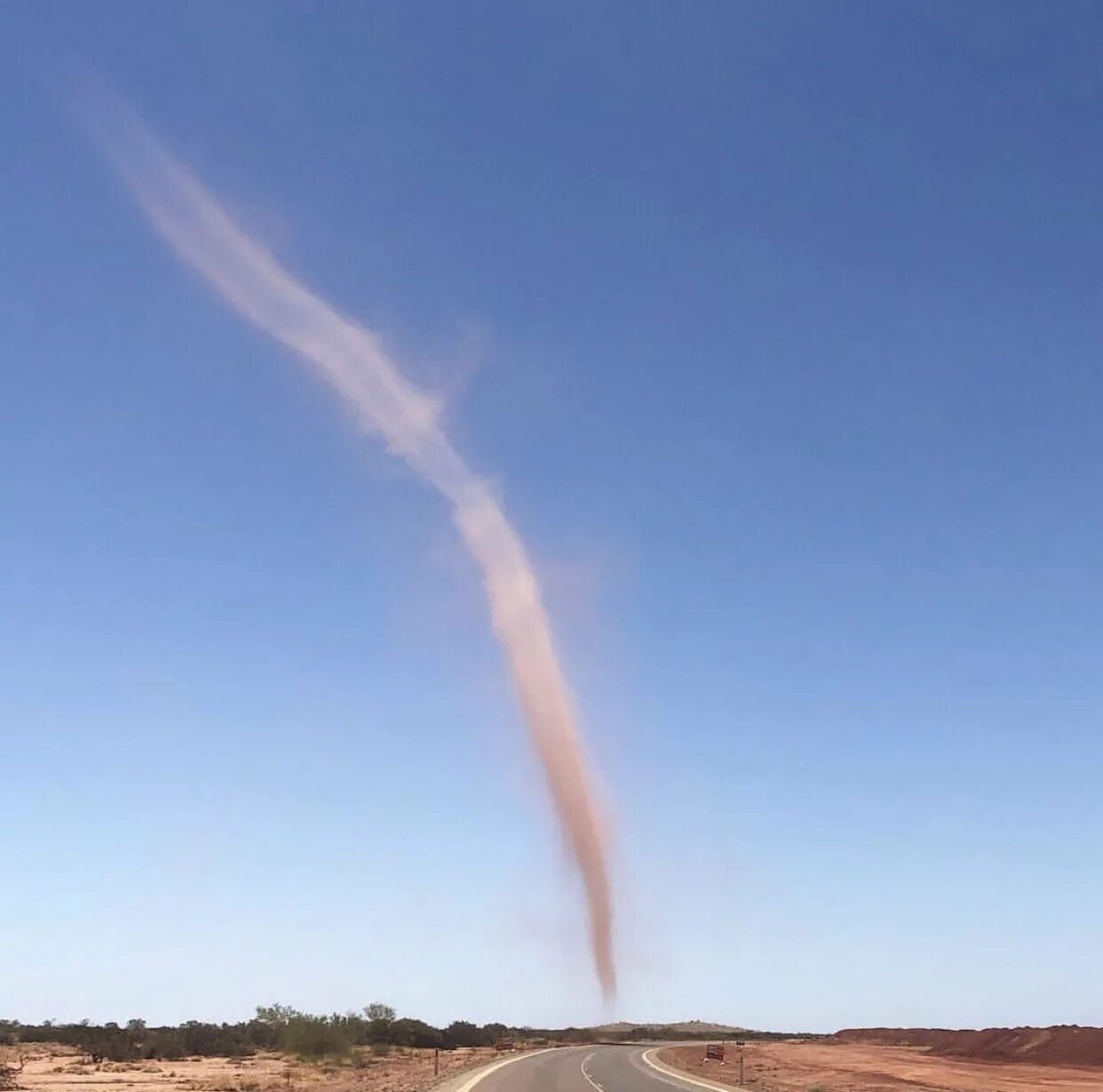 смерч,тайфун,торнадо. буря смерч шторм торнадо. торнадо вихрь ураган. вихревой торнадо. воронка смерча.
