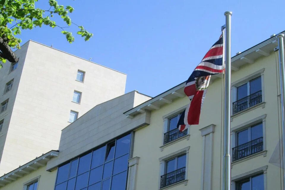 Посольство Великобритании в Англии. Посольство Британии в Бишкеке. Генеральное консульство Великобритании в Санкт-Петербурге. Посольство Великобритании в Казахстане. Посольство сша и британии
