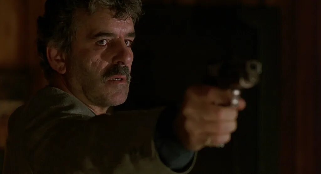 Striking distance. Striking distance 1993. на расстоянии удара (1993). на расстоянии удара striking distance.