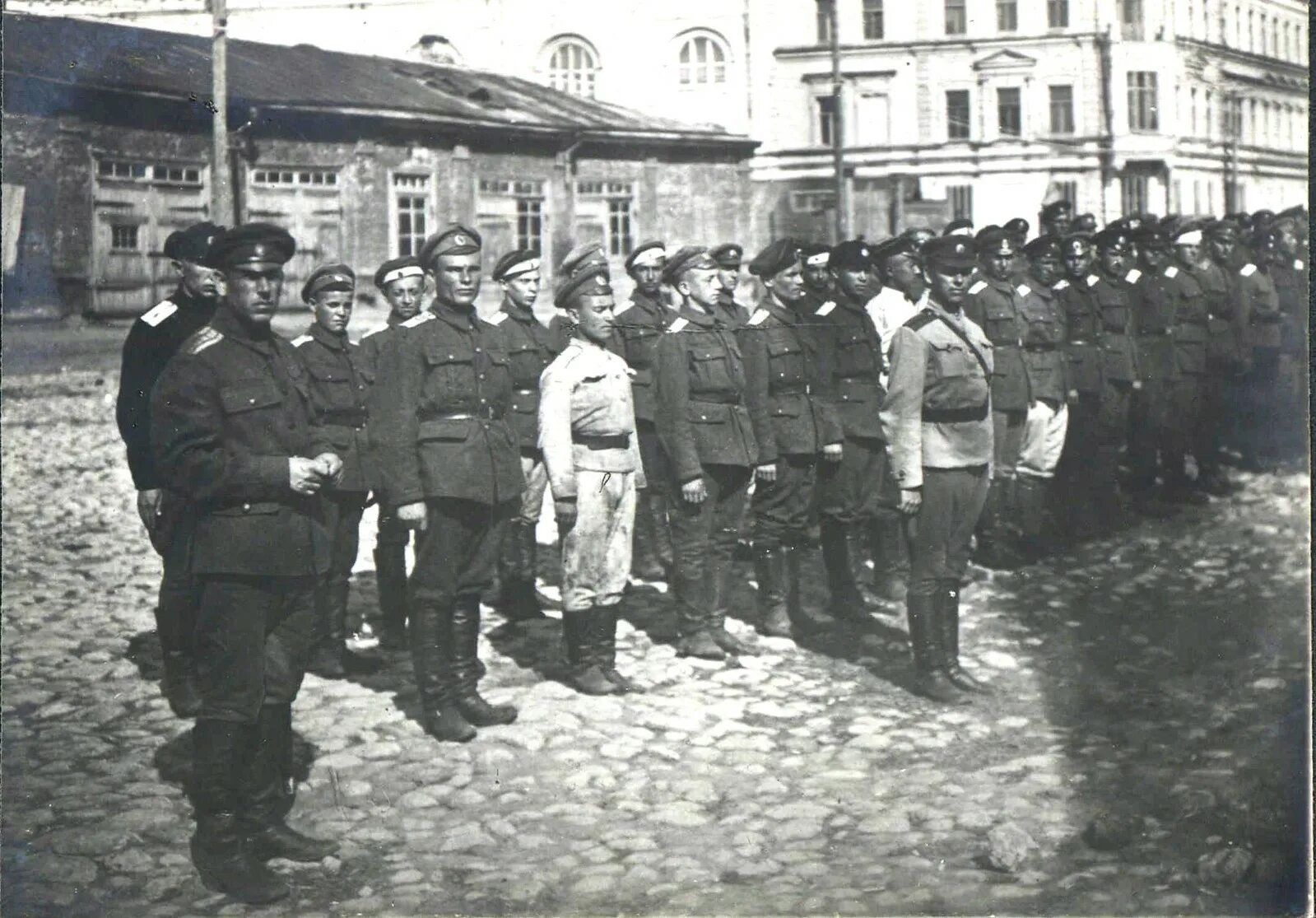 Московские юнкера 1917. Московские юнкера 1917. Юнкера в москве 1917. Юнкера 1917. Юнкера в москве 1917.
