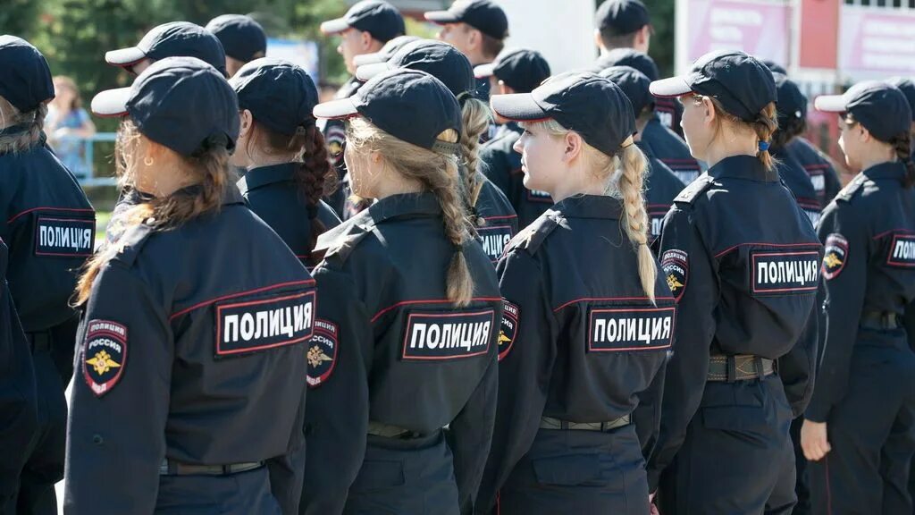 Девушки полицейские россии. Форма мвд женская. Мчс россии девушки курсантки. Специальности в полиции для девушек. Женская полицейская форма.