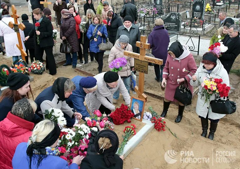 Похороны в Санкт-Петербурге. Похороны погибших детей после теракта в метро парк культуры. Похороны погибших в теракте в Ижевске. Похороны погибших в теракте в москве