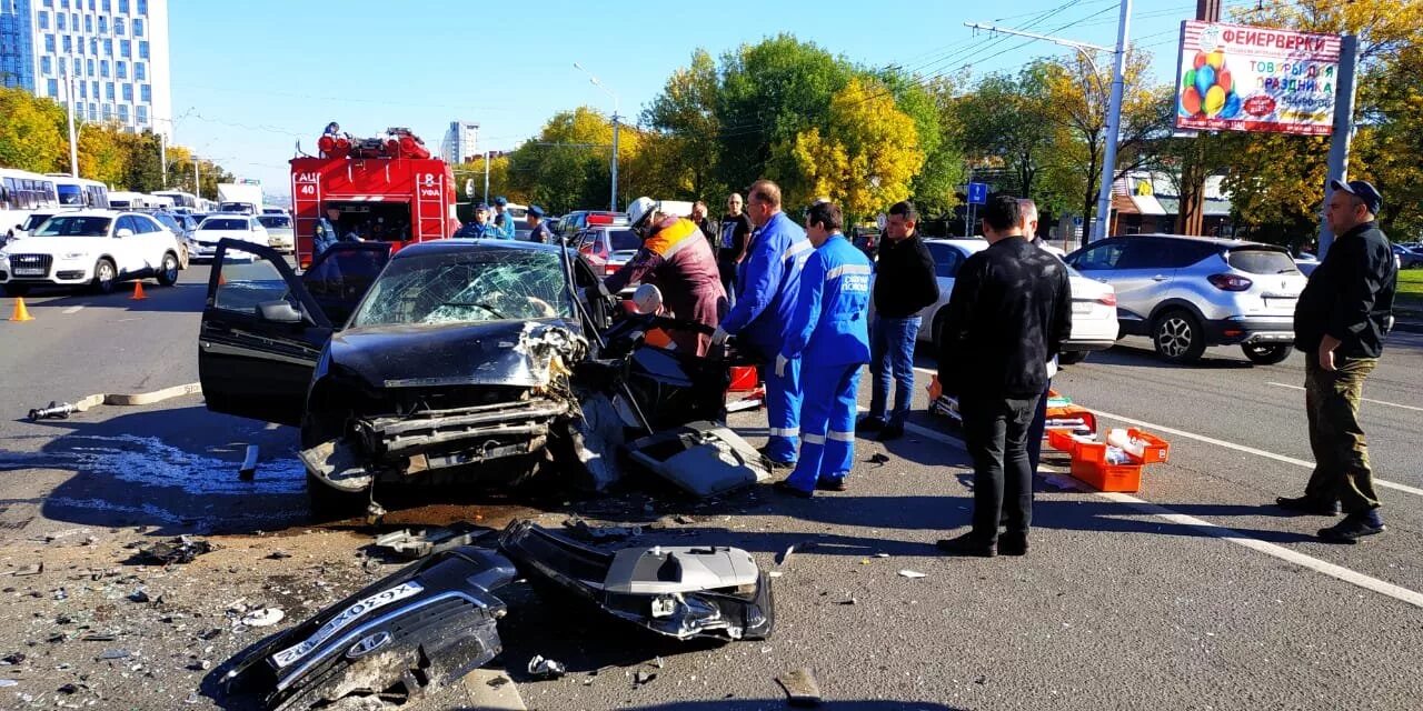 Дтп в уфе сегодня утром. Авария на проспекте октября Уфа 11.09.2022. Авария на проспекте октября Уфа сегодня.