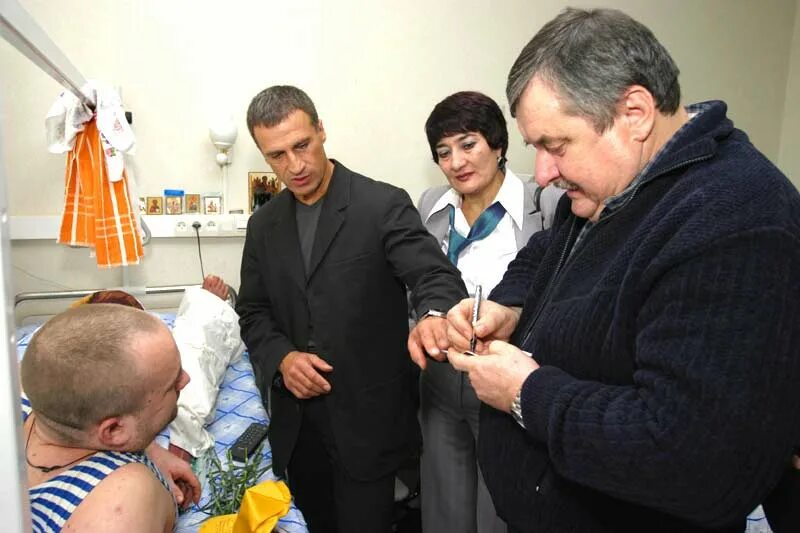 Москва. Военный госпиталь бурденко в москве. Раненые в бурденко с украины. Раненые в госпитале бурденко. Посещение госпиталя бурденко.