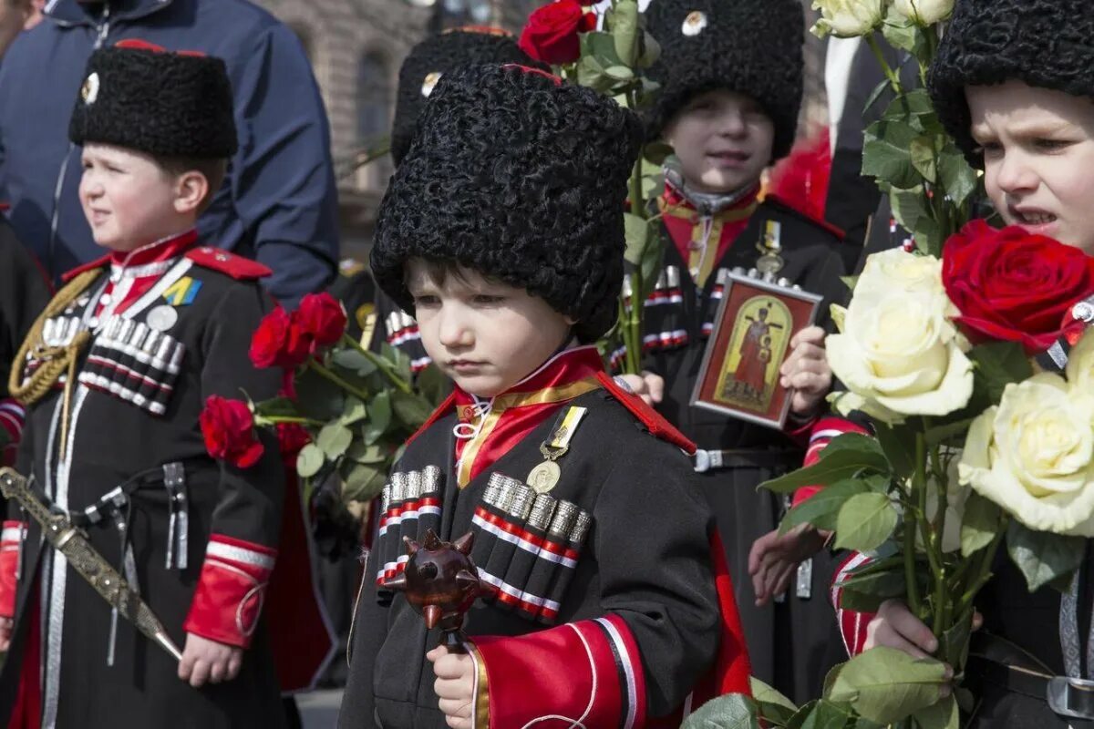 Дети казачата. Кубанские казачата. Дети в казачьей форме. Дети кубанских Казаков.