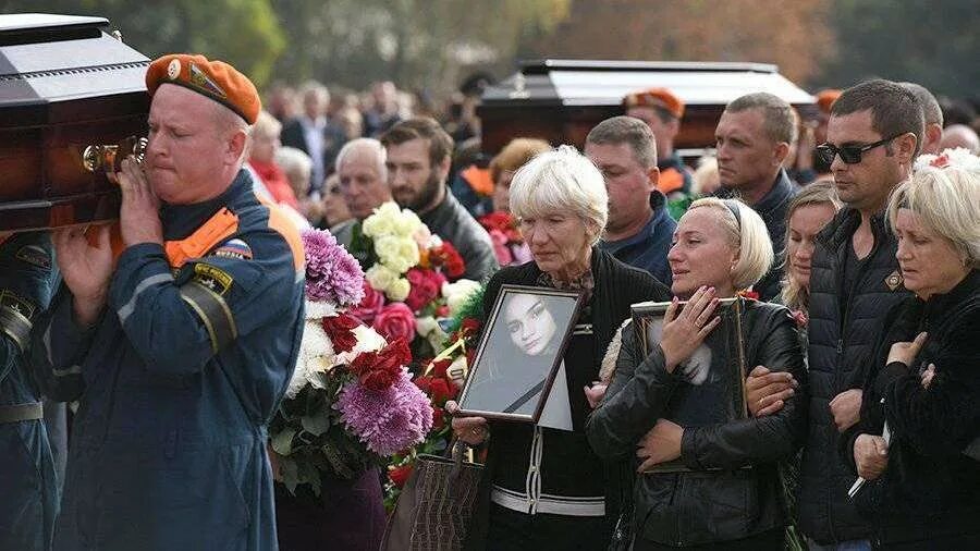 Похороны Алины Керовой Керчь. Что раздают на поминки 9 дней