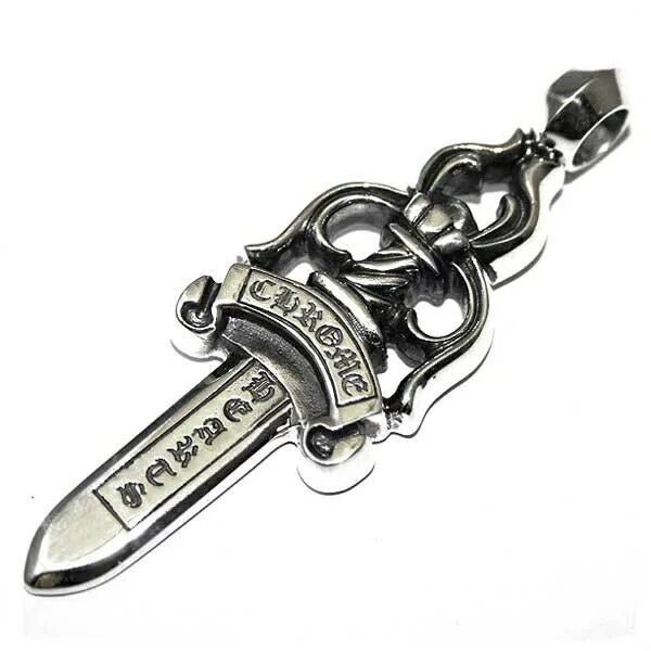 Тебе нужен хром хартс на запястье. Подвеска chrome hearts. зажигалка хром хартс. кулон кинжал.