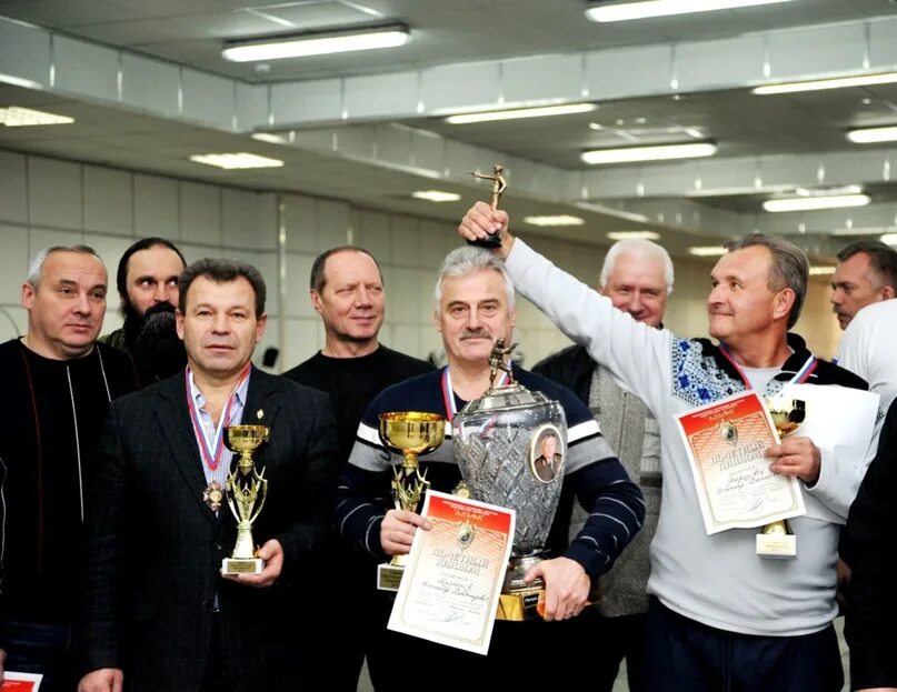 Бывшие сотрудники альфа