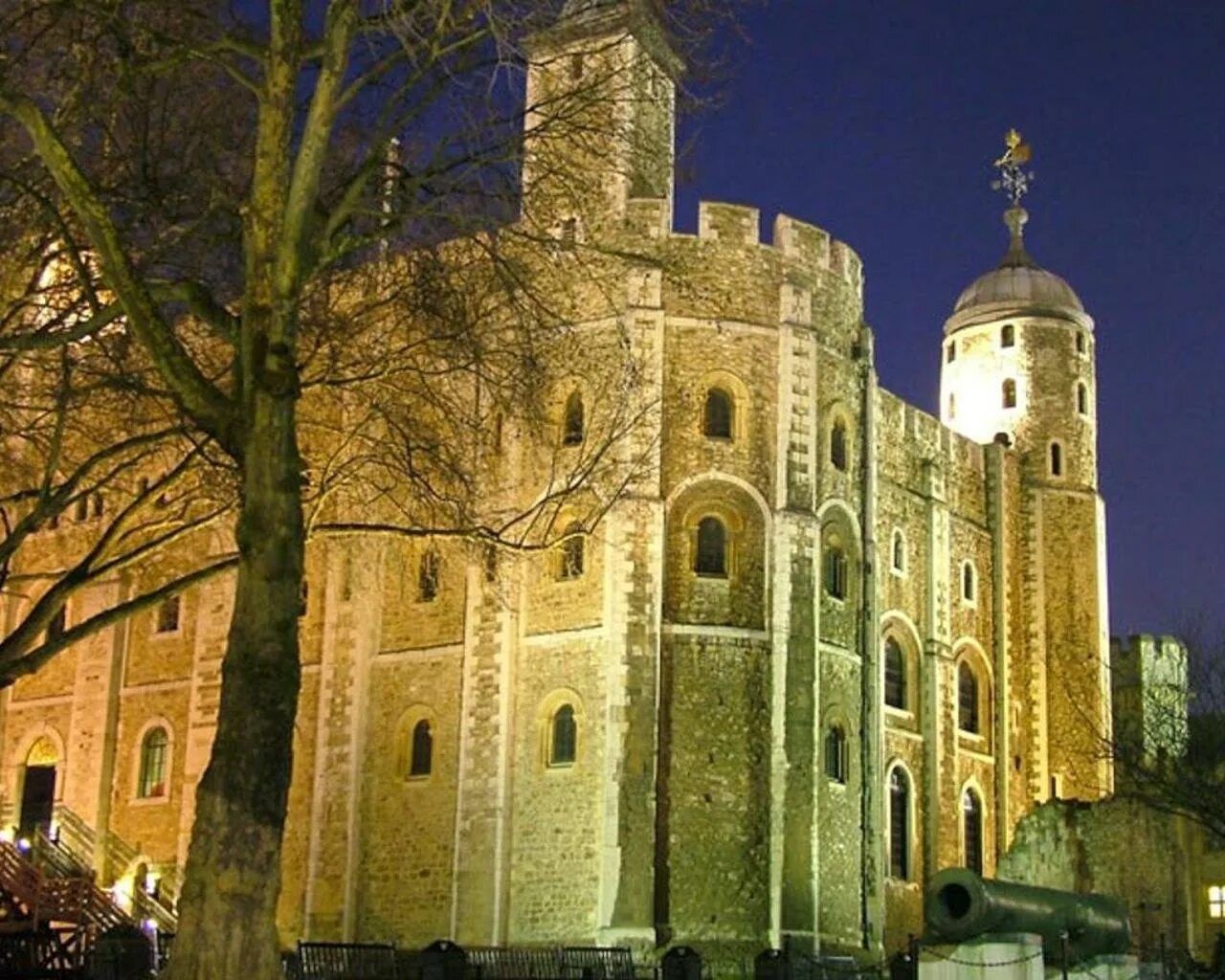 Around the tower. Around the tower. Башня тауэр в лондоне. Крепость лондонский тауэр. Лондонский тауэр.