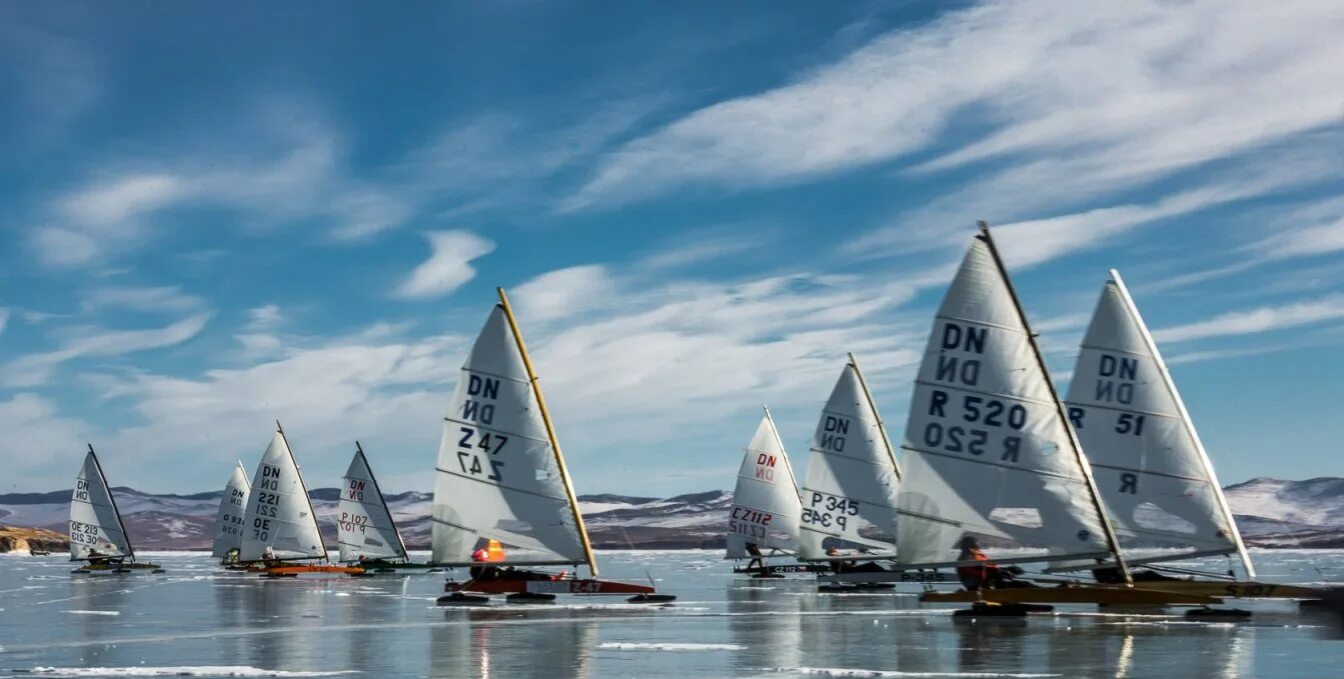 Буер на байкале. Буер ледяная яхта. Буер яхта. Буер яхта. Буерный спорт на байкале.