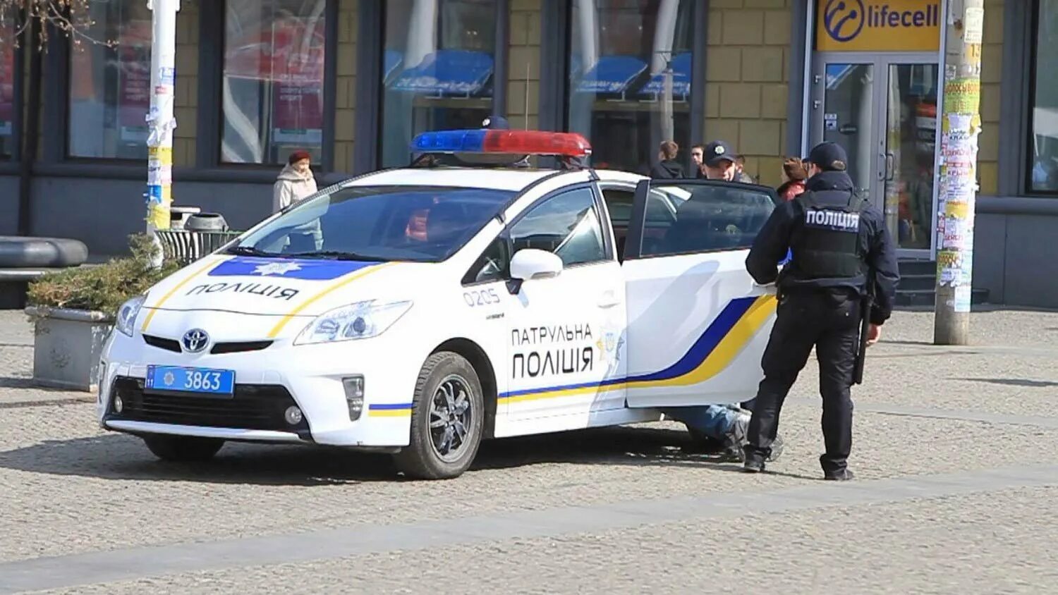 Номер телефона полиции. Номера телефонов экстренных служб с мобильного телефона. Вызов экстренных служб с домашнего телефона. Номер полиции с сотового телефона. Полицейский номер телефона.