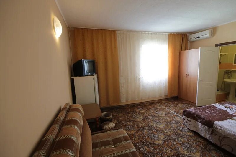 Адлер жилье на длительный срок. Сдается в аренду квартира без ремонта кухня. Снять квартиру от собственника адлер. Кухня в квартире в сочи. Адлер переулок богдана хмельницкого 10 а дом.