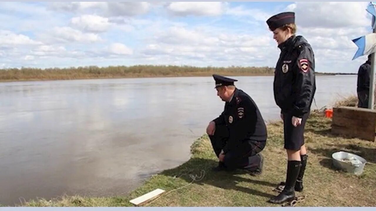 Река Иртыш Горнослинкино. Полиция на берегу реки. Полицейские на реке. В Мордовии утонул мальчик. Рассказов утонул