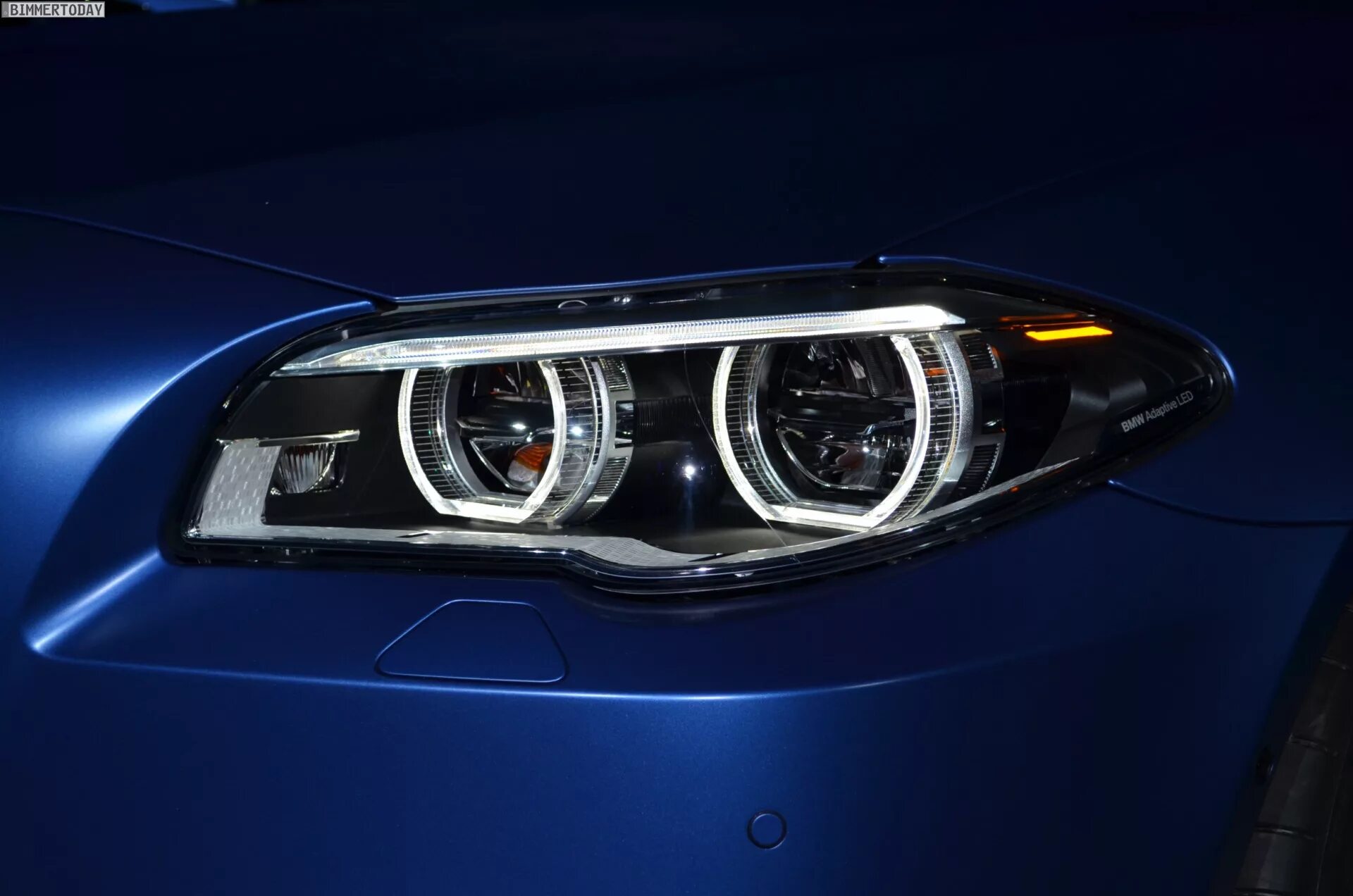 Фары бмв ф90. БМВ м5 ф10 фары. BMW m5 f10 фары. Led фары на БМВ f10. Led оптика BMW f10.