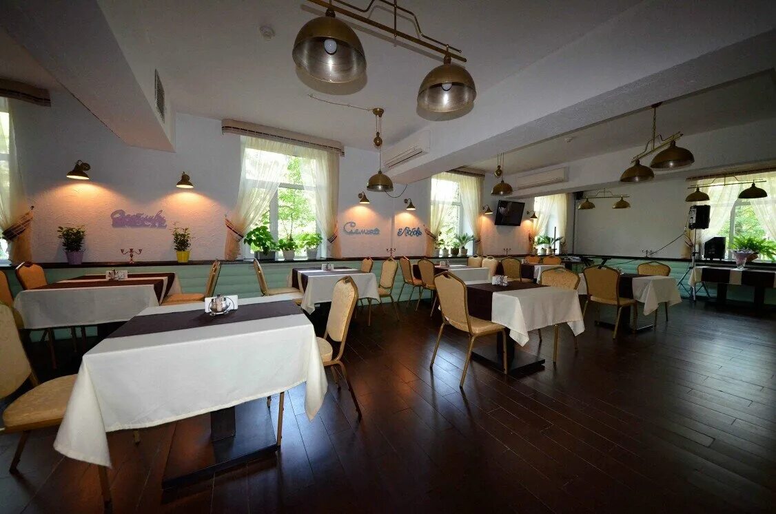 Ресторан счастье санкт-петербург итальянская 17. Интерьер ресторана островок счастья. Кузюк златоуст ресторан меню. Бар ресторан счастье на крыше москва. Счастье и радости оренбург ресторан.