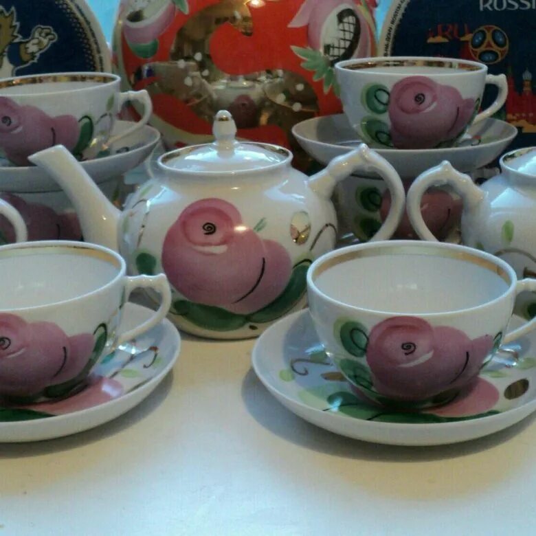 Peltro сервиз посеребрение. Дулёвский фарфор сервиз клен. Холлохаза фарфор. Столовая посуда деби шик. Советский чайный сервиз.