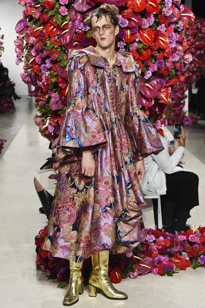 Шокирующая мода. Странные показы мод. Чарли ле минду мода. Странные показы мод. Испанский модельер паломо.