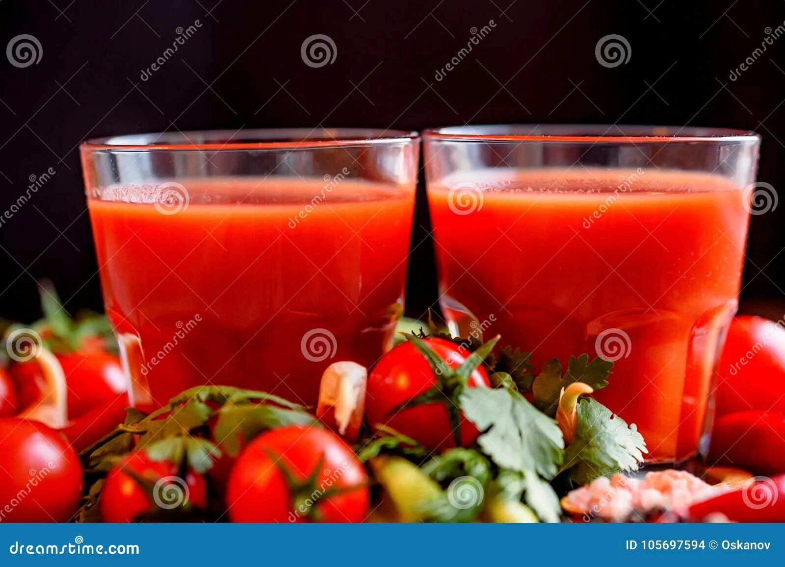 Помидоры в томатном соке. Цвет томатного сока. Томатный сок на зиму. Томатный сок. Томатный сок картинки.