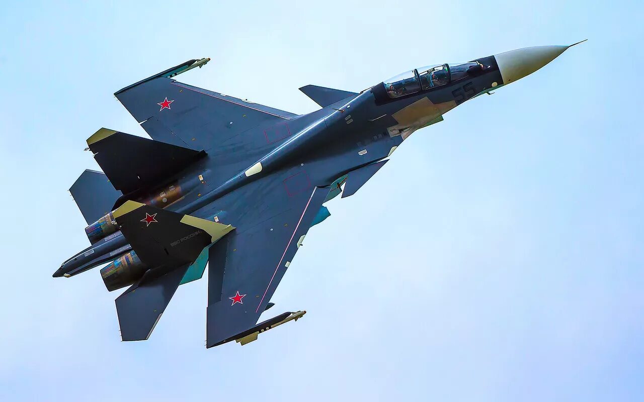 Российский истребитель су. Истребитель Су-30см2. Истребитель Су-30. Су-30 двухдвигательный реактивный самолёт. Военные самолеты РФ су30.