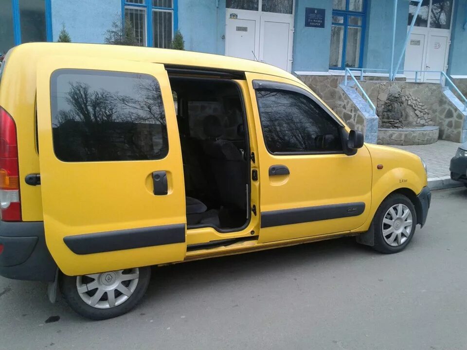 Рено Кангу 1. Renault Kangoo 1 сдвижной двери. Renault Kangoo 2004. Рено Кангу 1 сдвижное окно. Renault kangoo дверь