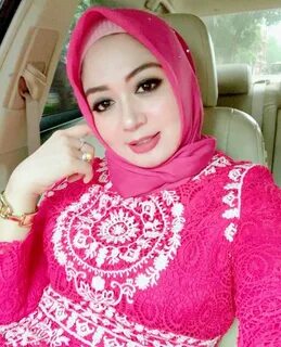 Fenomena Jilbab Ketat - Trend Hijab Seksi yang Penuhi Feed Instagram.