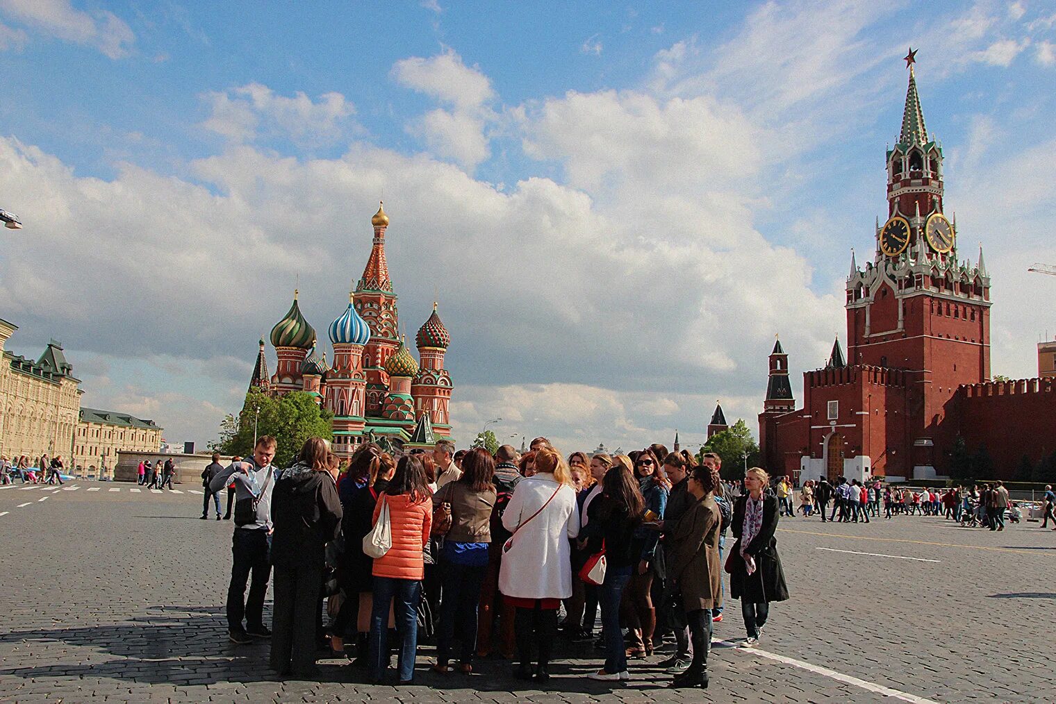 Экскурсия по красной площади. Экскурсия красная площадь в Москве. Туристы в Кремле. Экскурсовод на красной площади. Автобусная экскурсия красная площадь