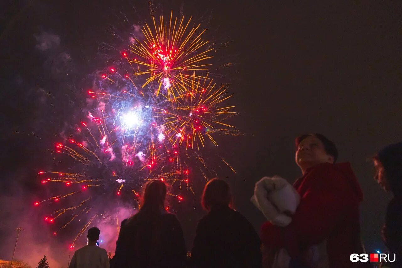 салют будет в честь города. салют победы в москве. салют на улице. зеленоград достопримечательности салют. петропавловская крепость салют.