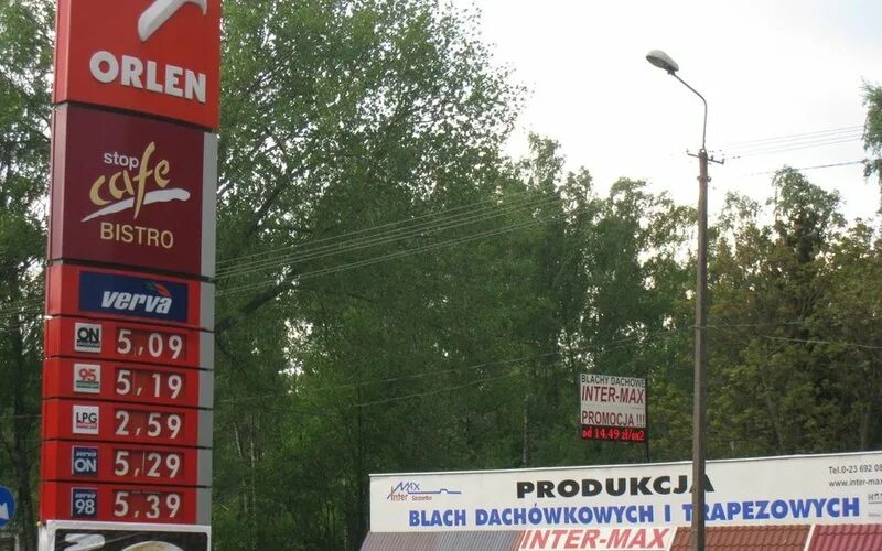 1 литр бензина 95 сколько. Бензин в Польше. Литр бензина в Польше. Стоимость бензина в Польше. Стоимость топлива в Польше.