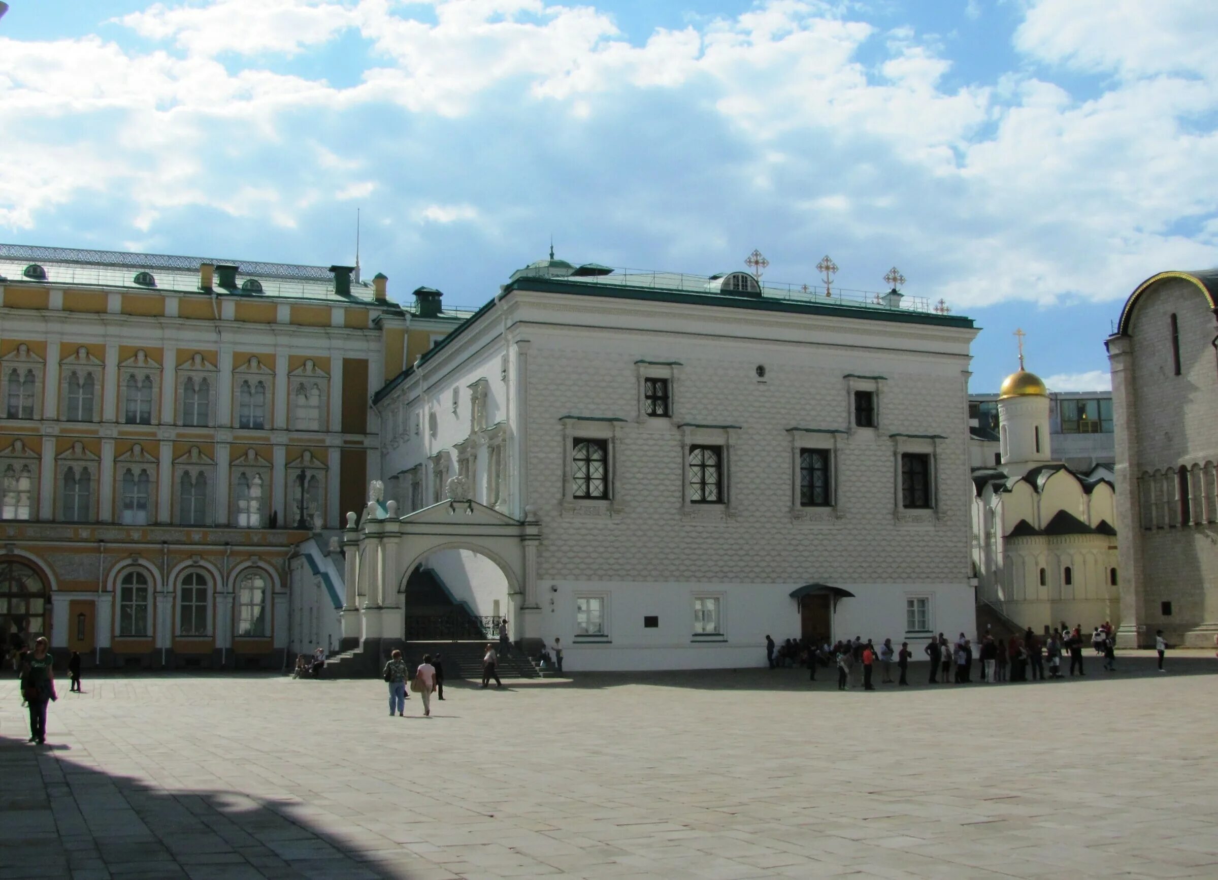 Царицына палата. Царицына палата в Кремле. Золотая Царицына палата Московского Кремля. Золотая Царицына палата большой Кремлёвский дворец. Большой Кремлевский дворец и Соборная площадь.