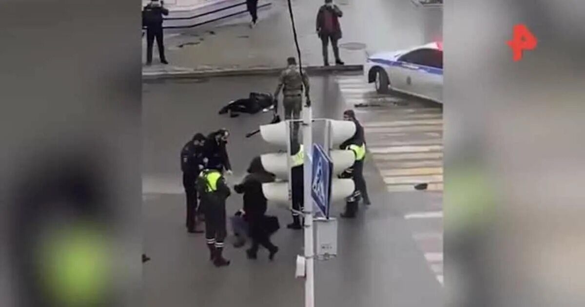 Вооруженное нападение на крокус. Нападение на гаишника в Грозном. Вооруженное нападение на сотрудника полиции. В Чечне убили на сотрудников ДПС.