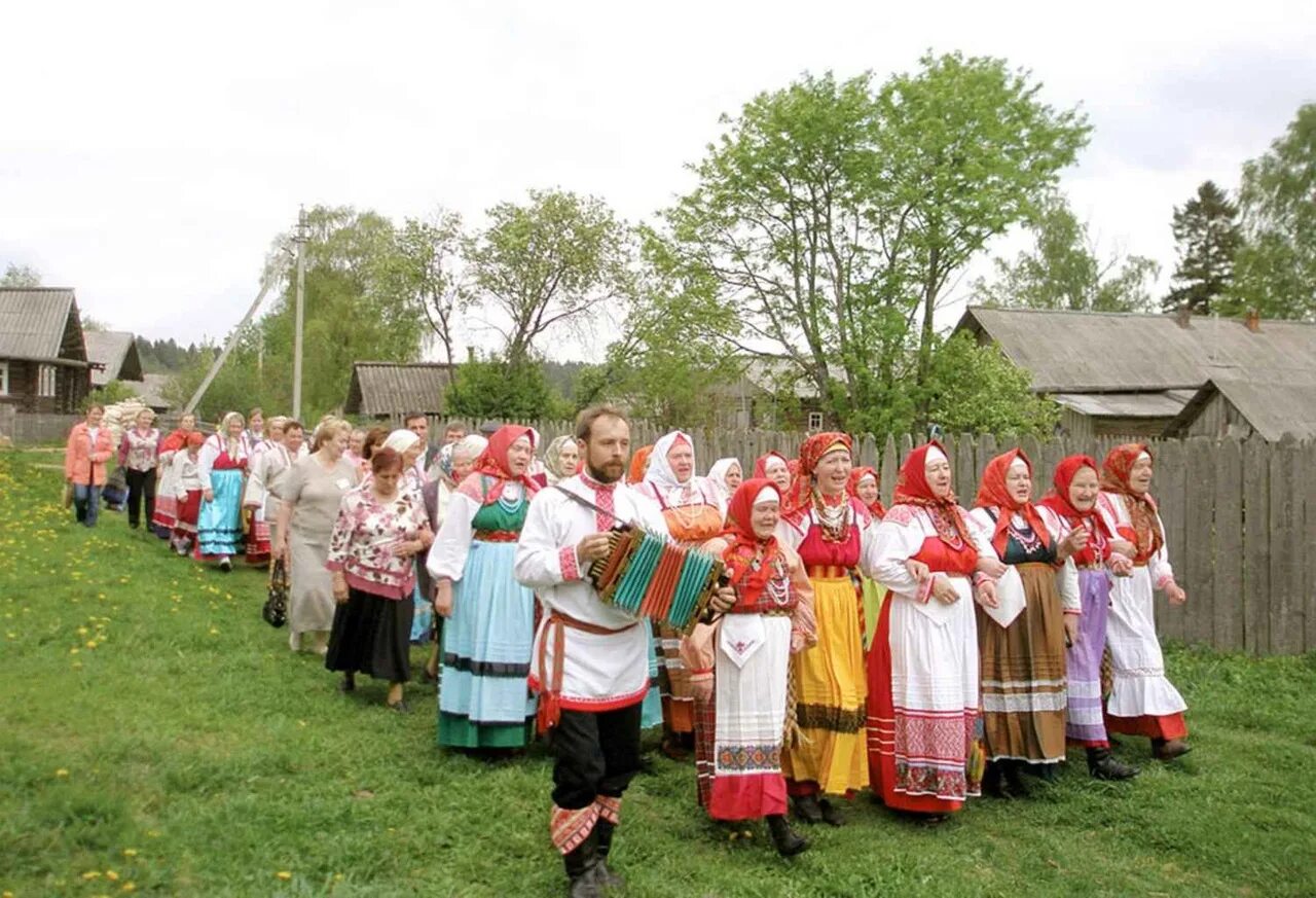 Песни село и люди. Фестиваль Живая старина в пожарище. Праздник в деревне. Деревенский праздник. Деревенские гуляния.