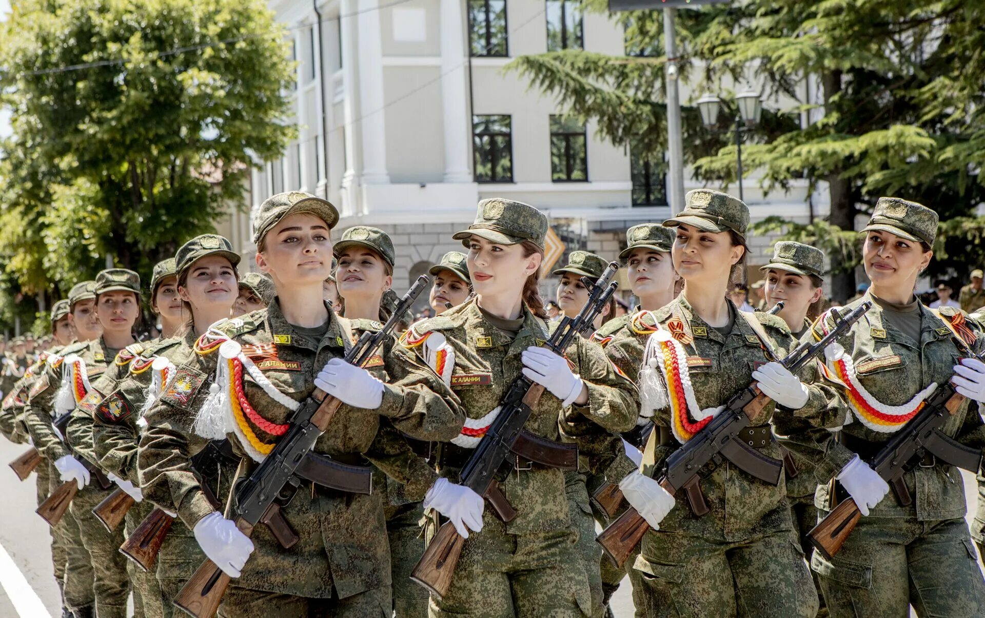 Погода в цхинвале на сегодня. Южная Осетия столица Цхинвал. Парад в Цхинвале 2020. Выпуск 2020 Цхинвал. Цхинвал парад 2020 год.