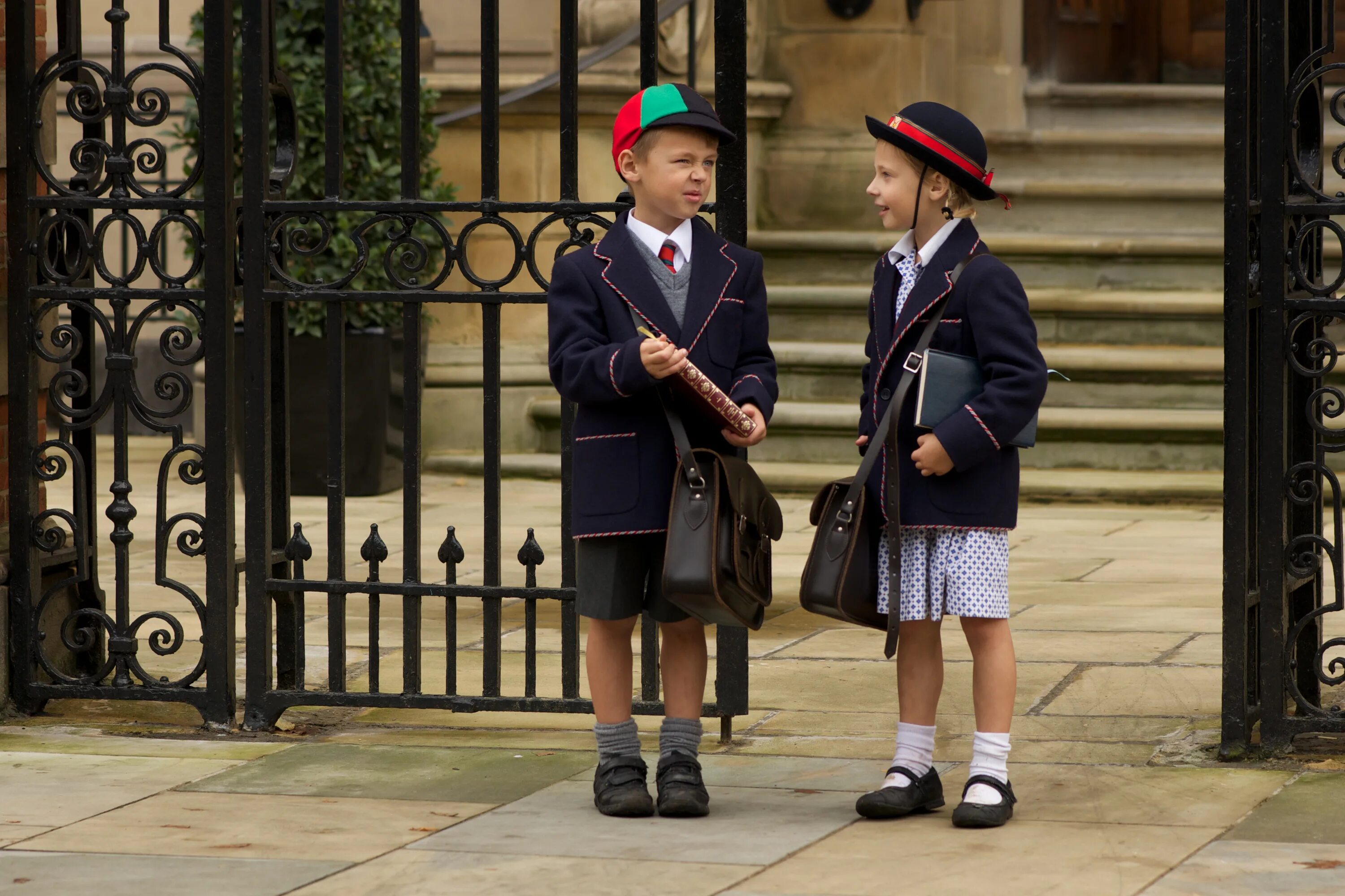 Children in britain school. School uniform Великобритания. Школьная форма в Великобритании в 1950е. Школьная форма в Великобритании. Школьная форма англичан.