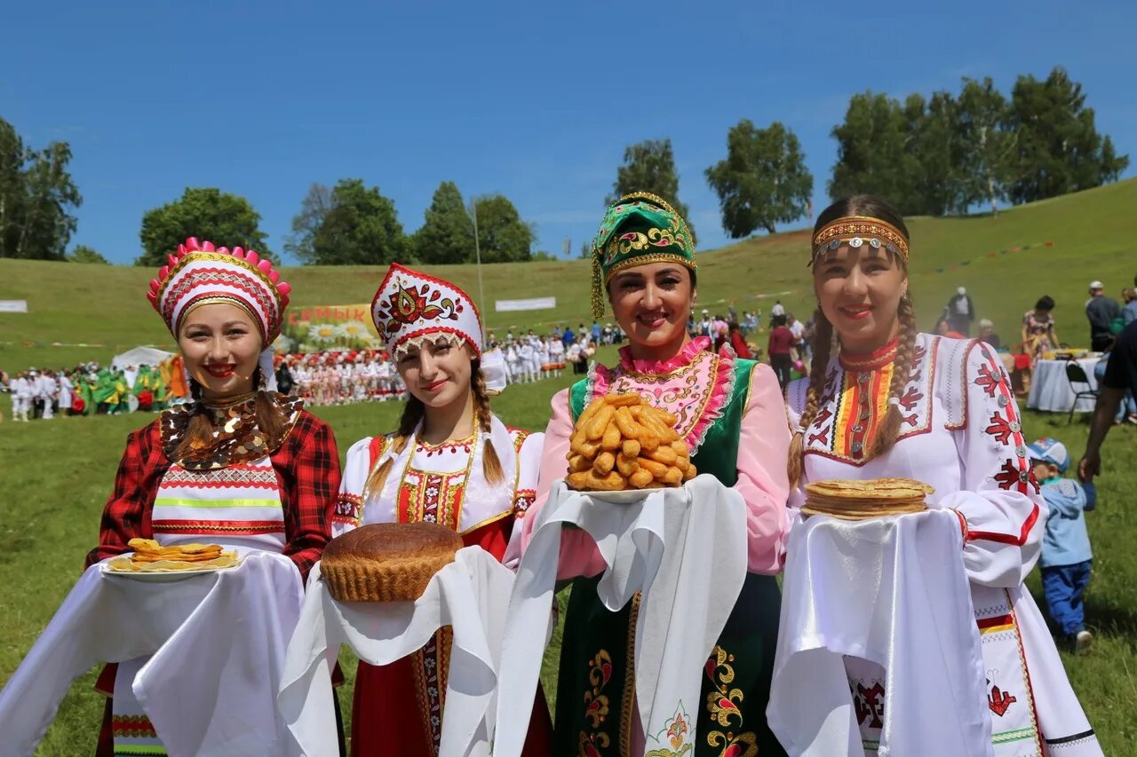 Русский майский праздник. Семык Мари. Семык у марийцев. Марийский национальный праздник Семык. Семык (Семик) - главный праздник марийцев..