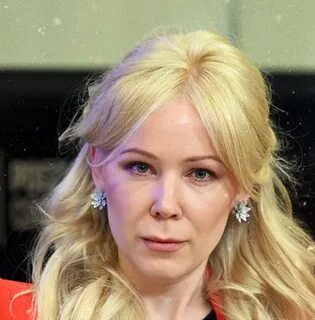 Slutty Jesse Jeyn klubda musiqa urishi uchun qattiq becerdin oladi