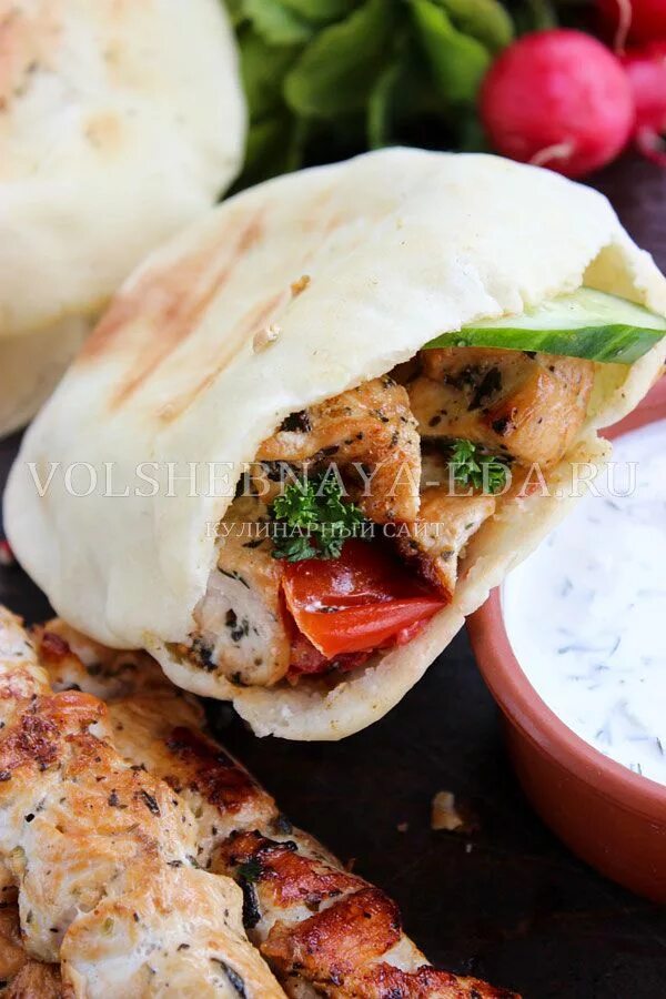 Meat pita. Вкусная пита рецепт. Пита. Арабская пита. Арабский хлеб пита.