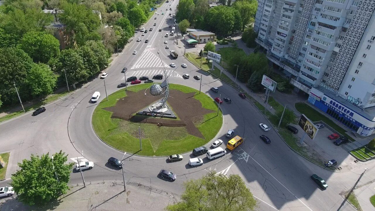 Пр кольцевой. Круговой перекрёсток на Плеханова Рыбинск. Перекресток Кольцевая Машиностроителей Уфа. Круговое движение Рыбинск у сквера. Круговые перекрестки в Рыбинске.