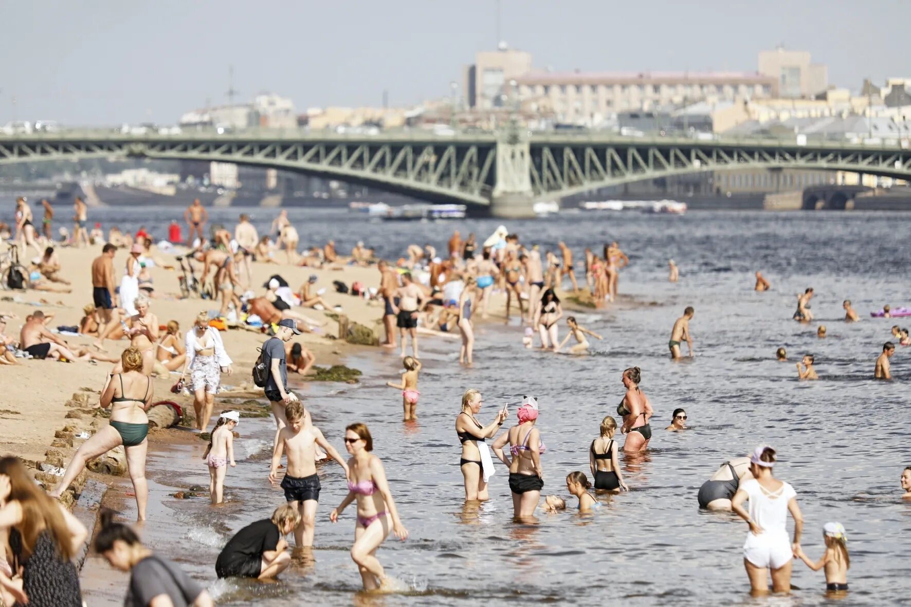 Пляж Петропавловской крепости 2021. Пляж в Питере у Петропавловской крепости. Пляж у Петропавловской крепости 2022. Жара летом 2021 Санкт-Петербург. Будет лето в питере