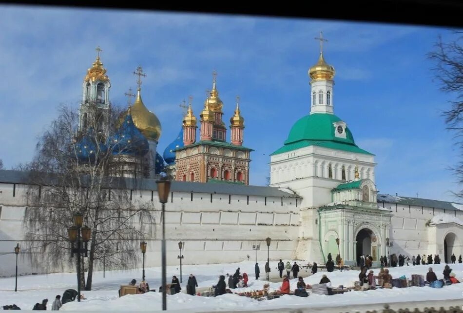 Самый главный монастырь. Сергиев Посад достопримечательности. Святые ворота Сергиев Посад. Крупнейшие монастыри России. Самый большой монастырь в России.