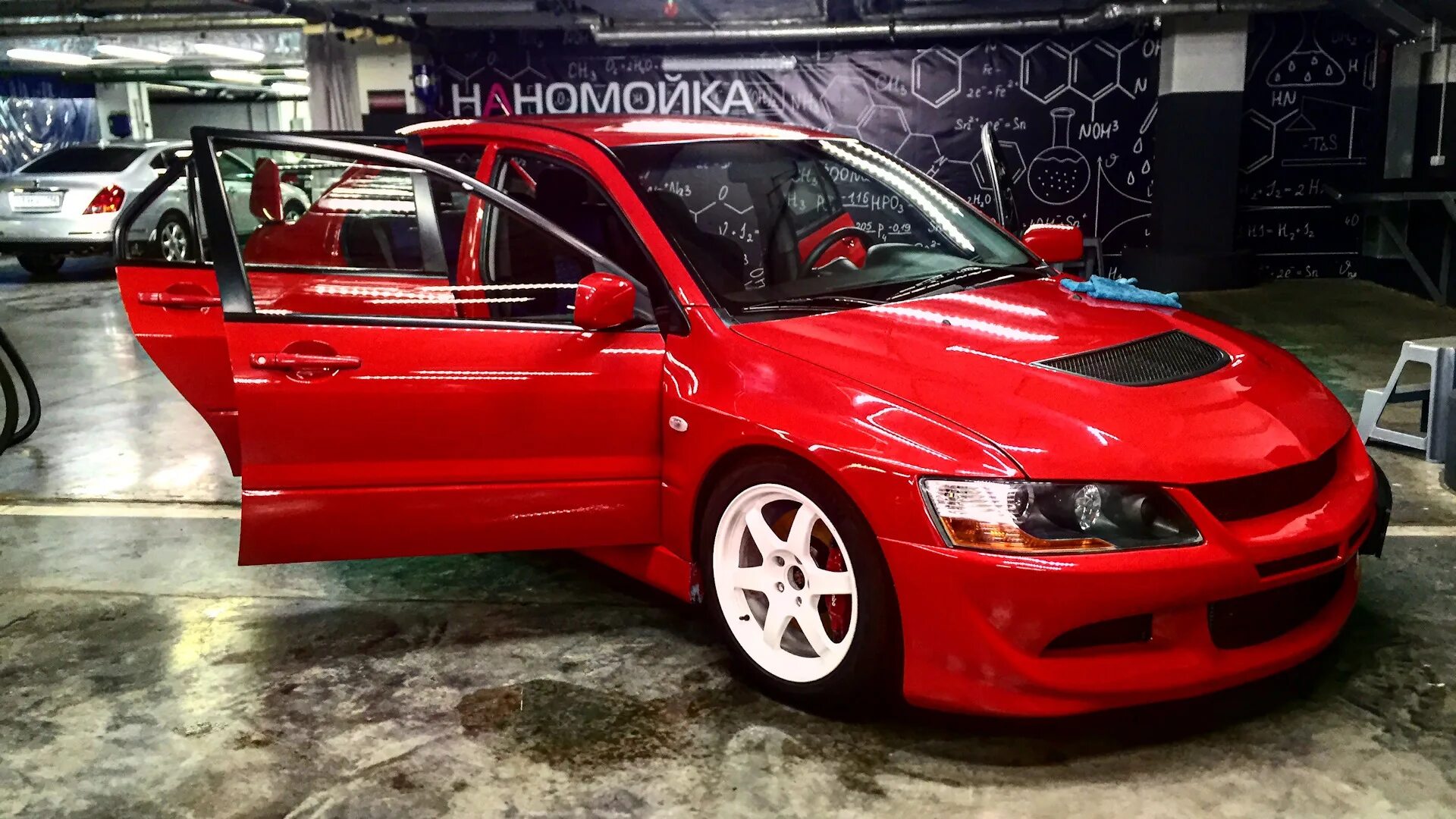 Техника red evolution. Mitsubishi Lancer EVO Red. Митсубиси Лансер 8 Эволюшн красный. Mitsubishi Evolution 9 красный. Лансер Эво 9 красный.