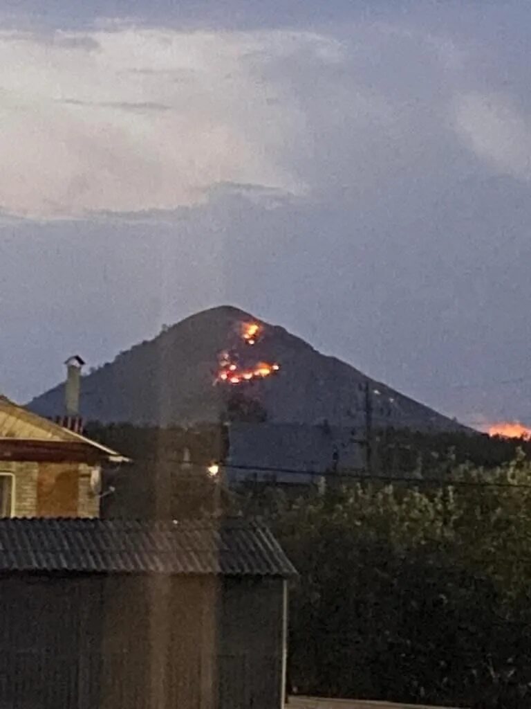 Пожар на Юрактау. Пожар гора Юрактау. Пожары в Шиханах. В стерлитамаке сгорел