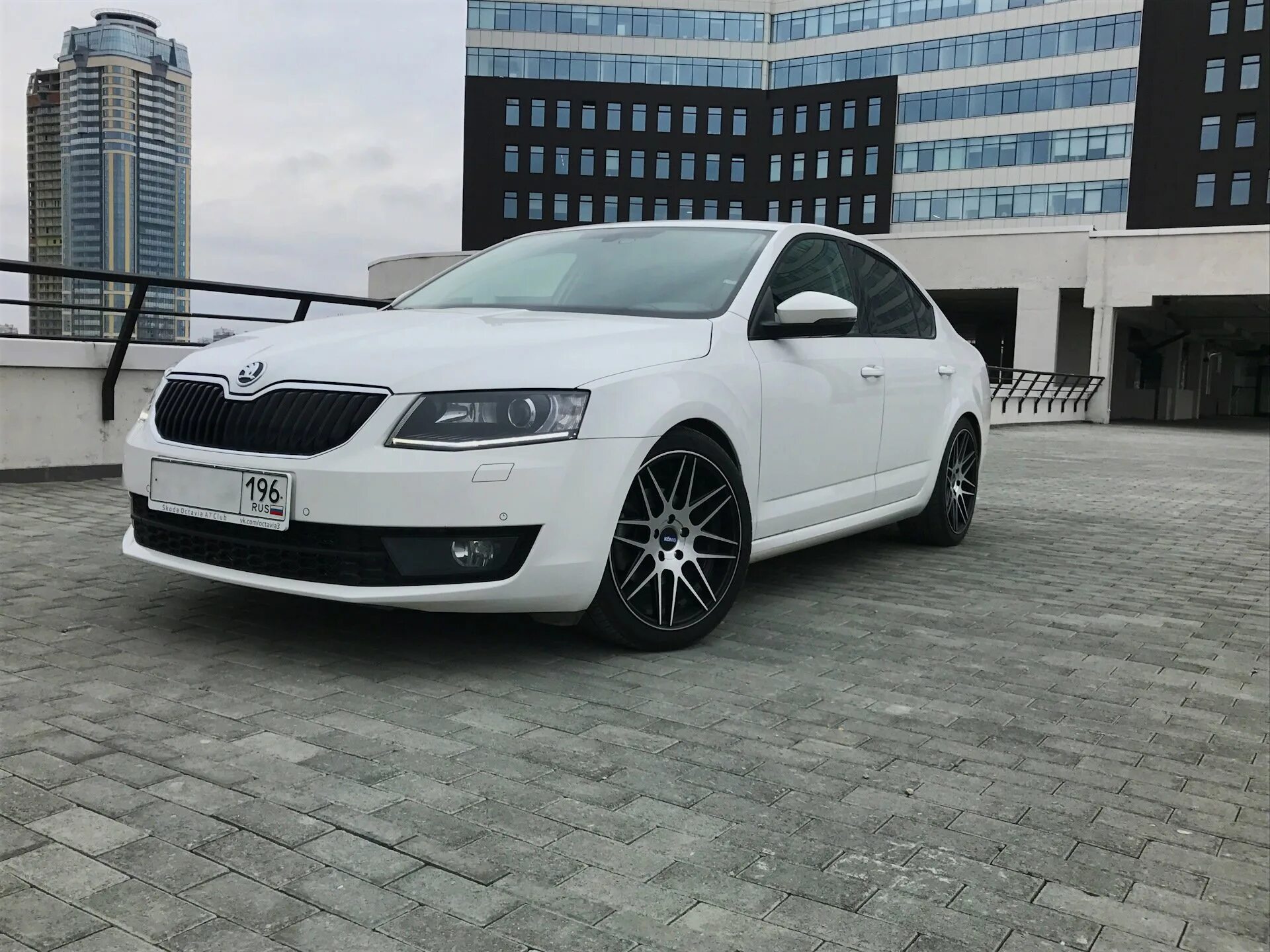 Диски на skoda octavia. Skoda Octavia a7 r17 белая RS.