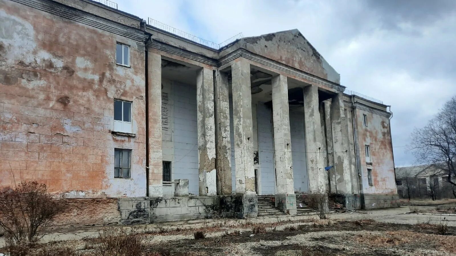 Дворец культуры Вахрушево Копейск. ДК Ленина красный Луч. Город Вахрушево Луганская область. Город Вахрушево ЛНР.