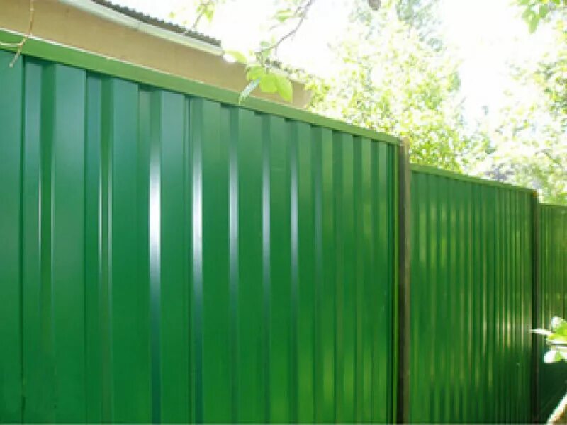 Профлист 5015 рал. Профлист мп20 6005. Профнастил забора 20. Забор сплошной металлический. Профлист мп20 забор.