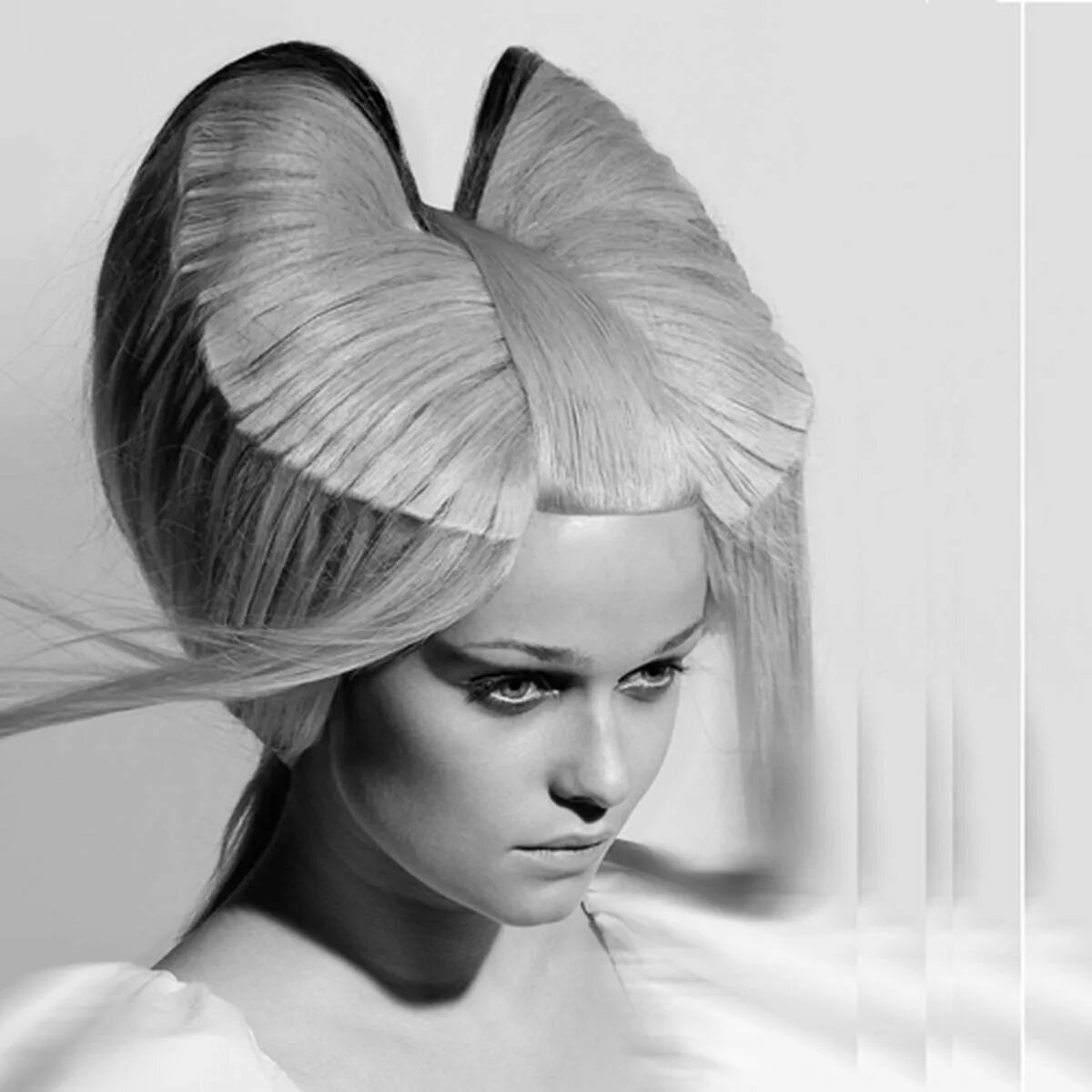 асимметричная прическа. Vidal sassoon. прическа симметрия. креативная прическа женская. стрижка сессон 2022.