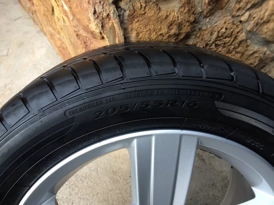 Dunlop 205 55 16. Шины Данлоп 205/55 16. Данлоп Дереза 102 195*55*15. 235/45 R17 Данлоп Дереза слики. Dunlop sport 205 55 r16