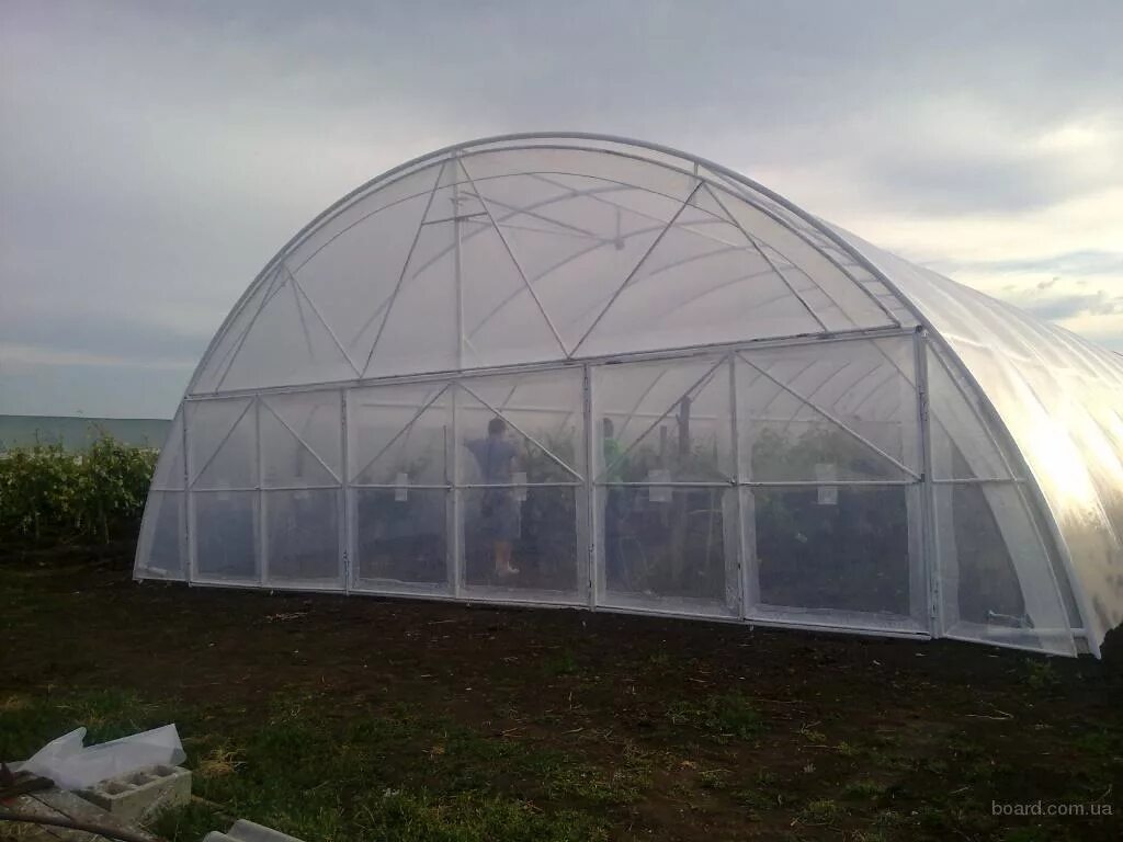 Арочные теплицы пленка. 5. Арочные теплицы под пленку. Теплица из пластиковых труб. Арочные теплицы пленка.